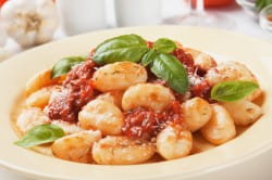 Gnocchi with fresh tomato sauce and Barbera d'Asti
