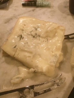 Wine with cheese: Gorgonzola and Vin Santo