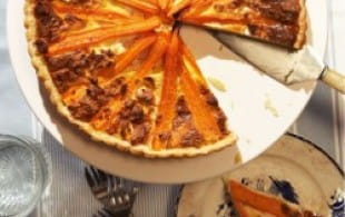 Carrot pie with apple and goat cheese