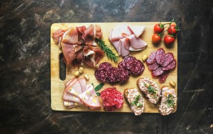 Matching cold cuts, cheese and chutney