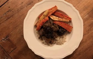  Lamb tagine with prunes and Châteauneuf-du-Pape