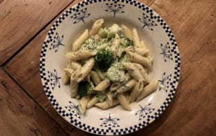 Penne with gorgonzola and broccoli and malbec