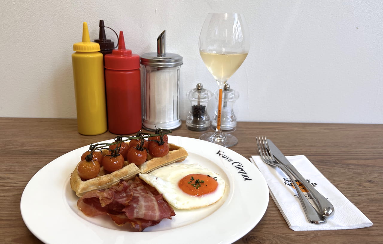  Waffles, bacon and champagne