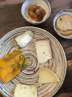 Cheese, pear chutney and Jurançon