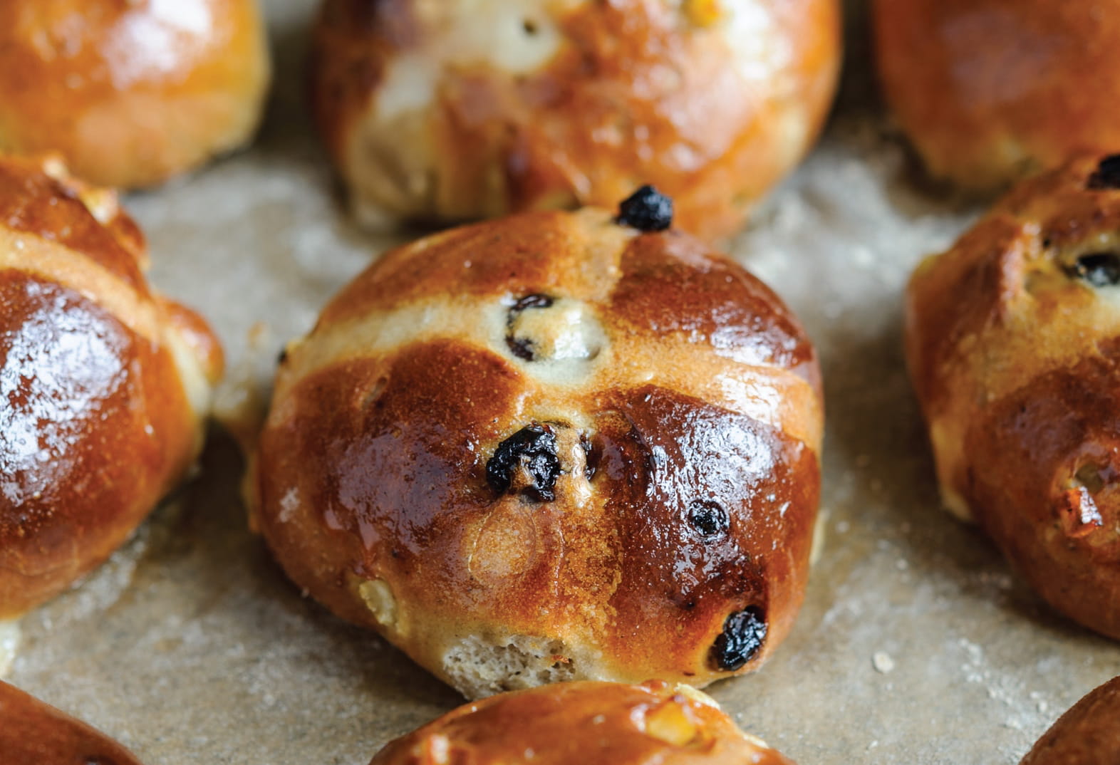 Classic hot cross buns