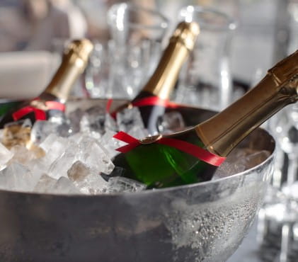 What is the best serving temperature for wine?