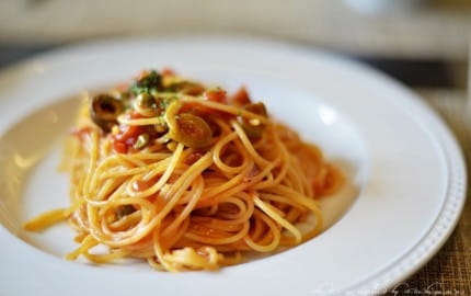 The best wine pairings for spaghetti puttanesca