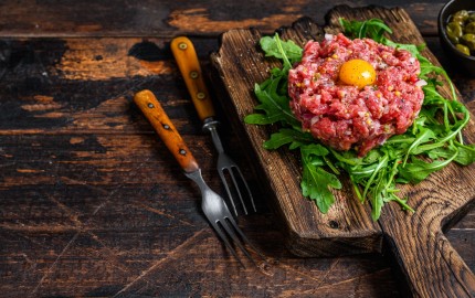The best wine pairings for steak tartare