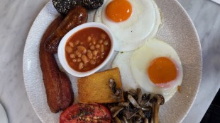 A full English breakfast with Lambrusco