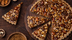Which foods pair best with tawny port?