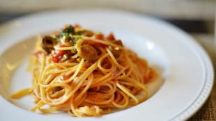The best wine pairings for spaghetti puttanesca