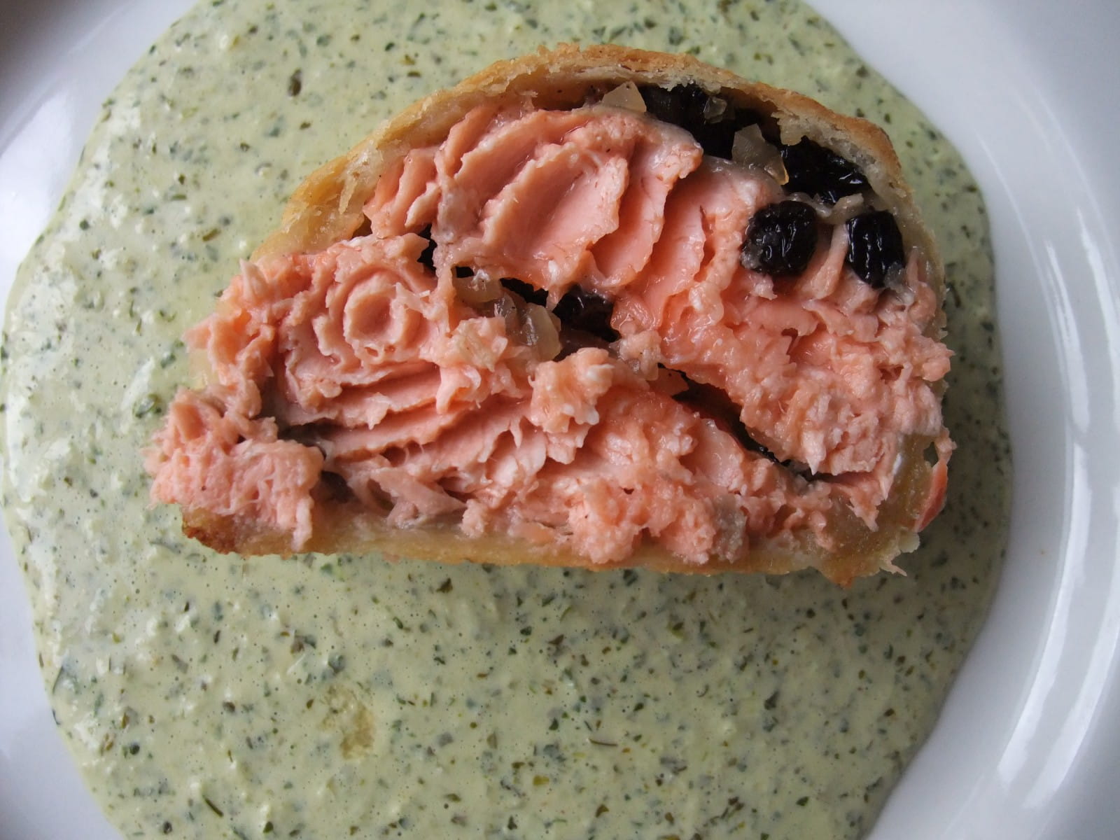 Salmon in pastry with currants and ginger