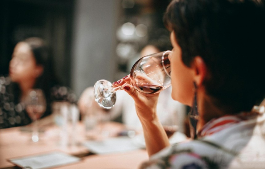 How do you tell when a wine is ready to drink?