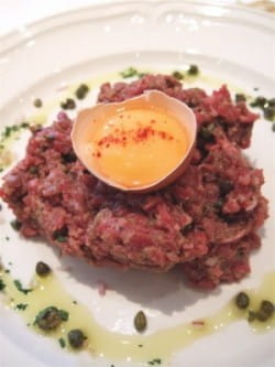 Steak tartare and Beaujolais