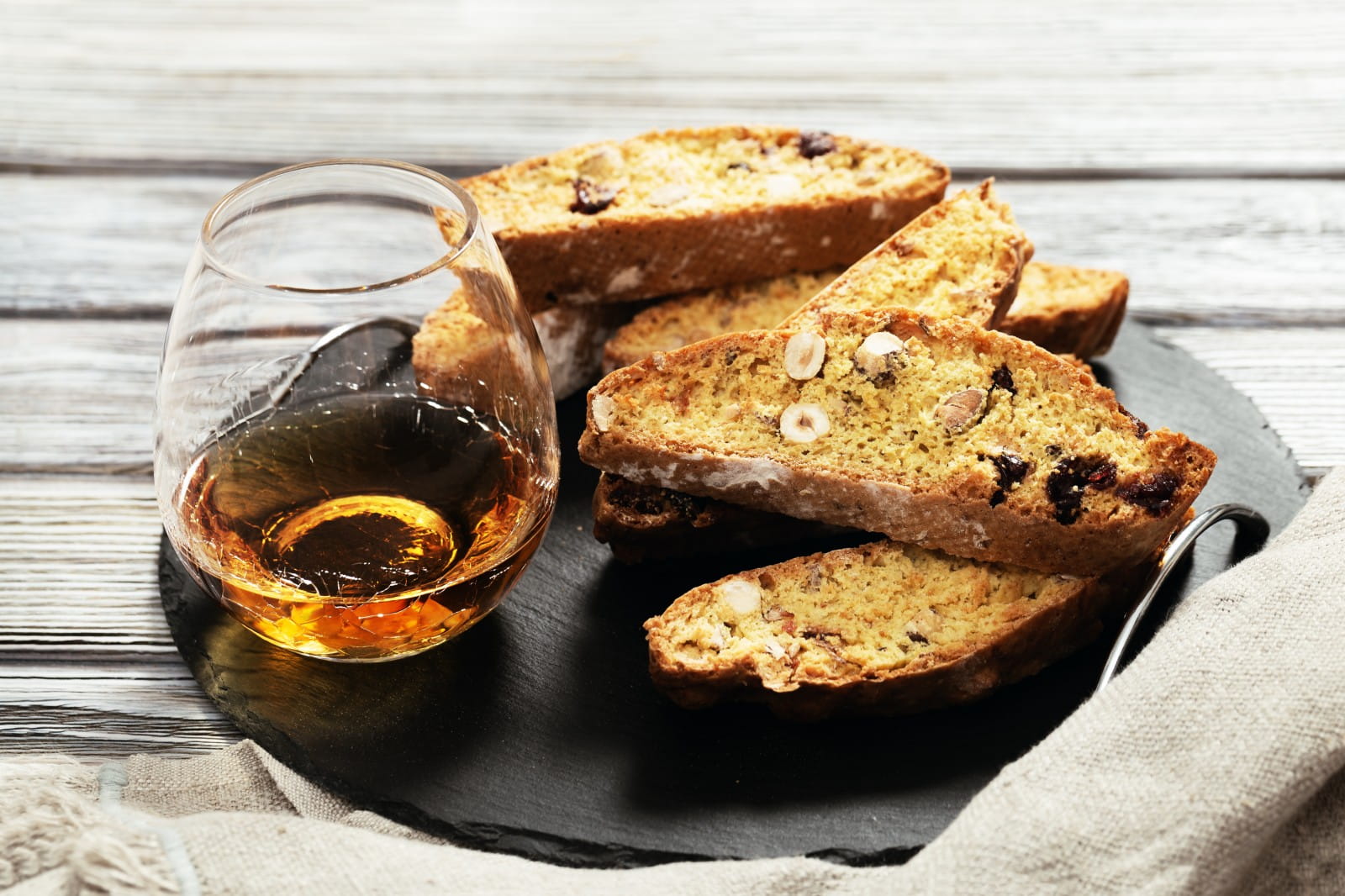 What food to pair with Vin Santo?