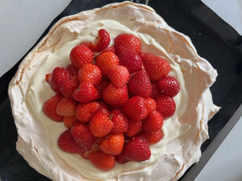 strawberry pavlova 